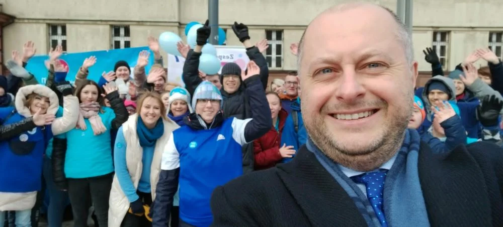 "Nie bądźmy zieloni w temacie autyzmu". Wyjątkowy happening na rudzkim rynku