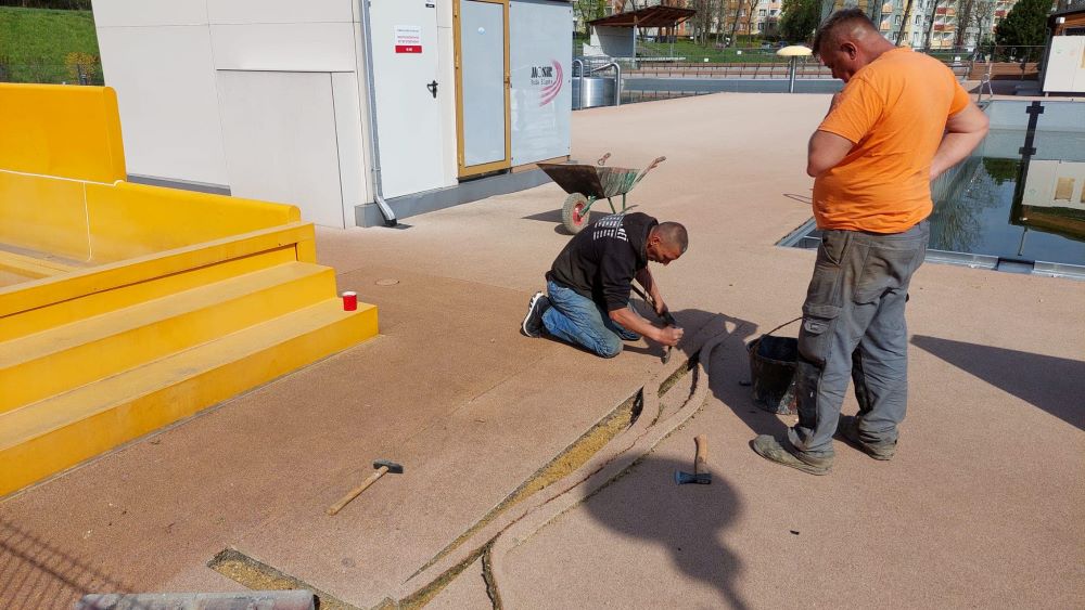 MOSiR szykuje się na lato. Trwają prace na basenie letnim!