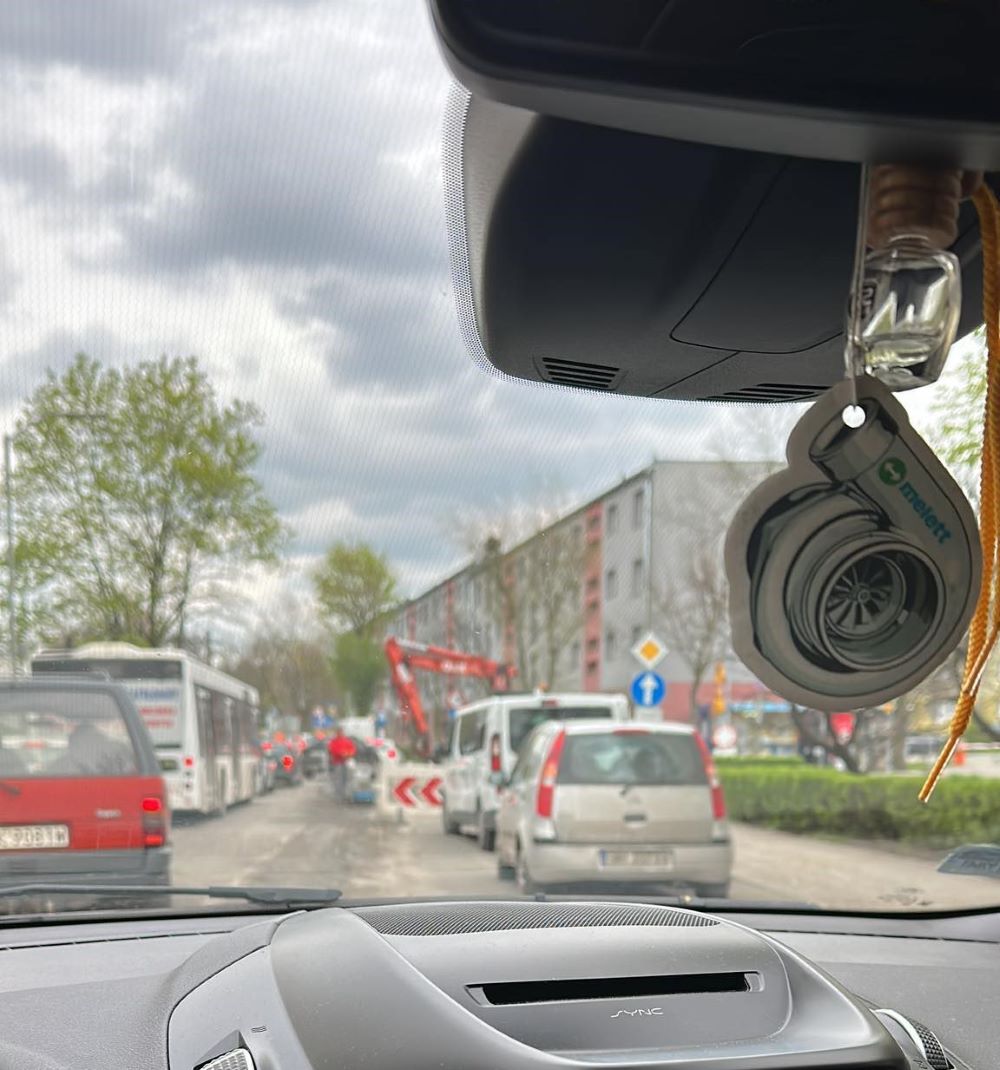 Mieszkańcy Halemby swój czas spędzają w korkach. Ogromne utrudnienia w godzinach szczytu