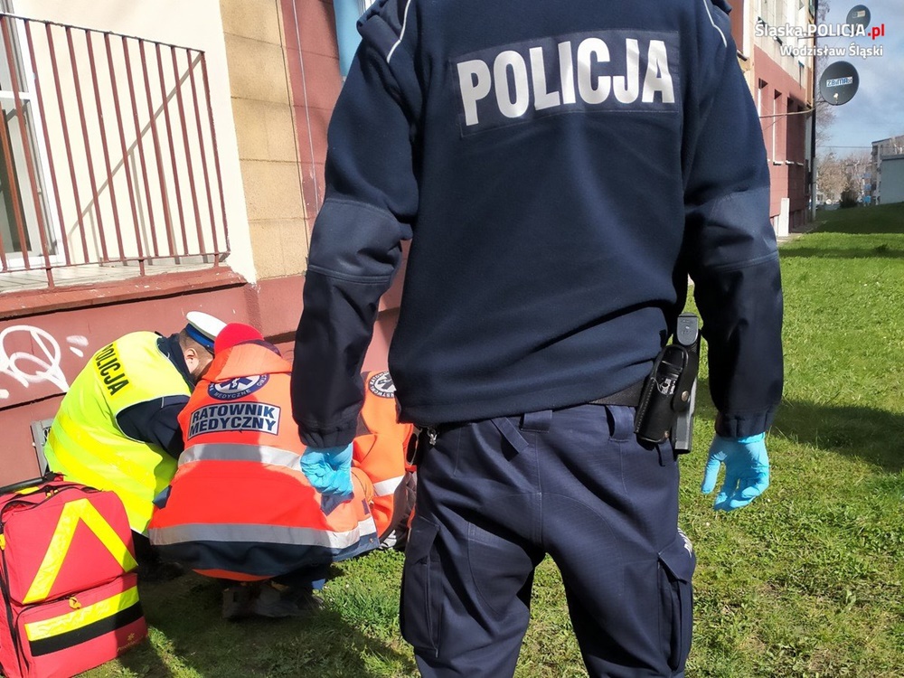 Wodzisław Śląski: 33-latka wypadła z balkonu. Kobieta miała prawie 2 promile alkoholu!