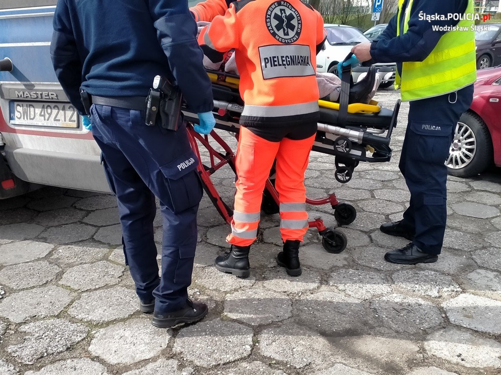 Wodzisław Śląski: 33-latka wypadła z balkonu. Kobieta miała prawie 2 promile alkoholu!