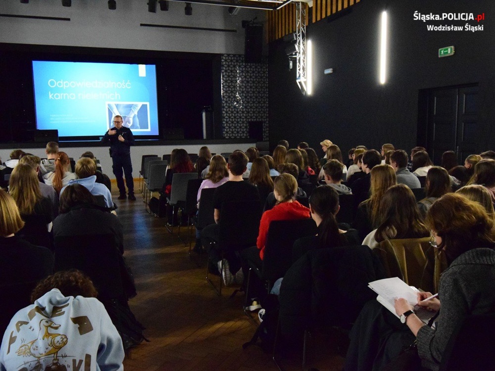 Spotkanie wodzisławskiej policji z uczniami I LO. O czym rozmawiano?