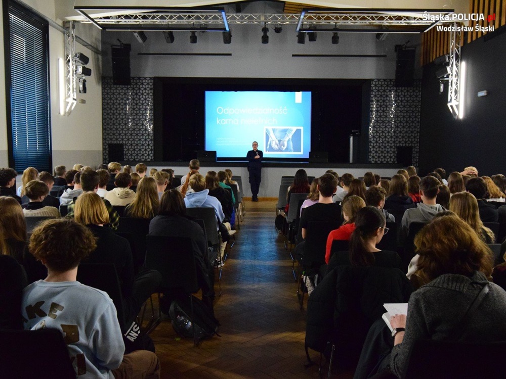 Spotkanie wodzisławskiej policji z uczniami I LO. O czym rozmawiano?