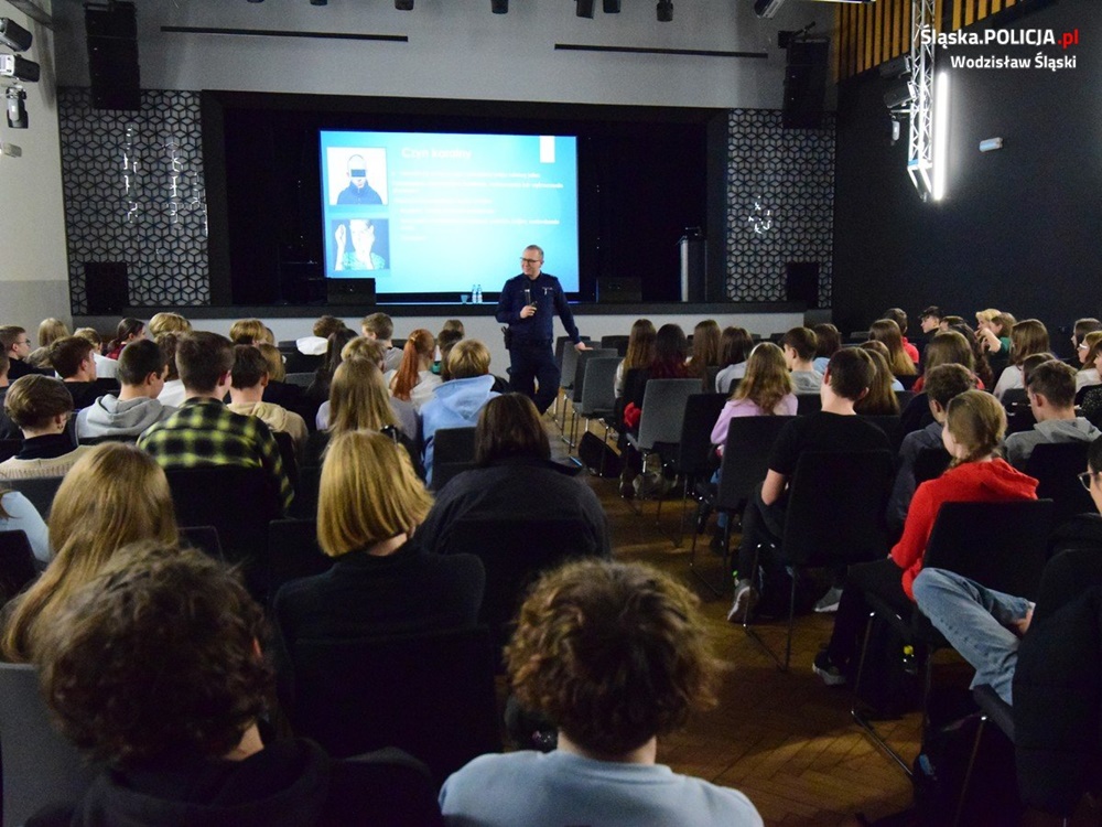 Spotkanie wodzisławskiej policji z uczniami I LO. O czym rozmawiano?