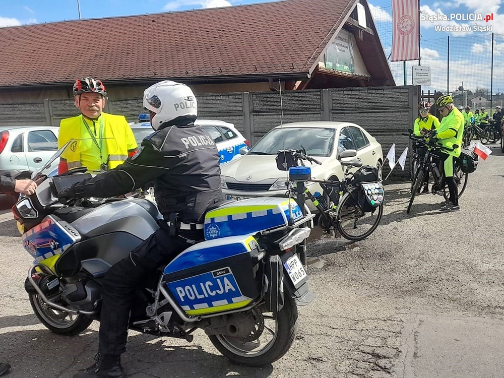 Rozpoczęcie sezonu rowerowego z wodzisławskimi policjantami