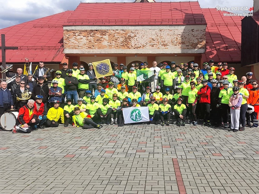 Rozpoczęcie sezonu rowerowego z wodzisławskimi policjantami