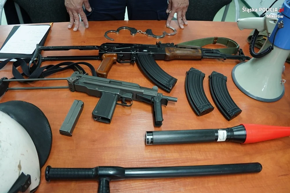 Zajęcia z uczniami z Łazisk Górnych. Zachęcano ich do służby w Policji