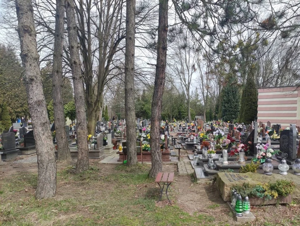 Oznaczanie nieopłaconych grobów na tyskich cmentarzach komunalnych