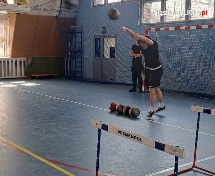 Uczniowie z Tychów na próbnym torze przeszkód. Jak sobie poradzili?