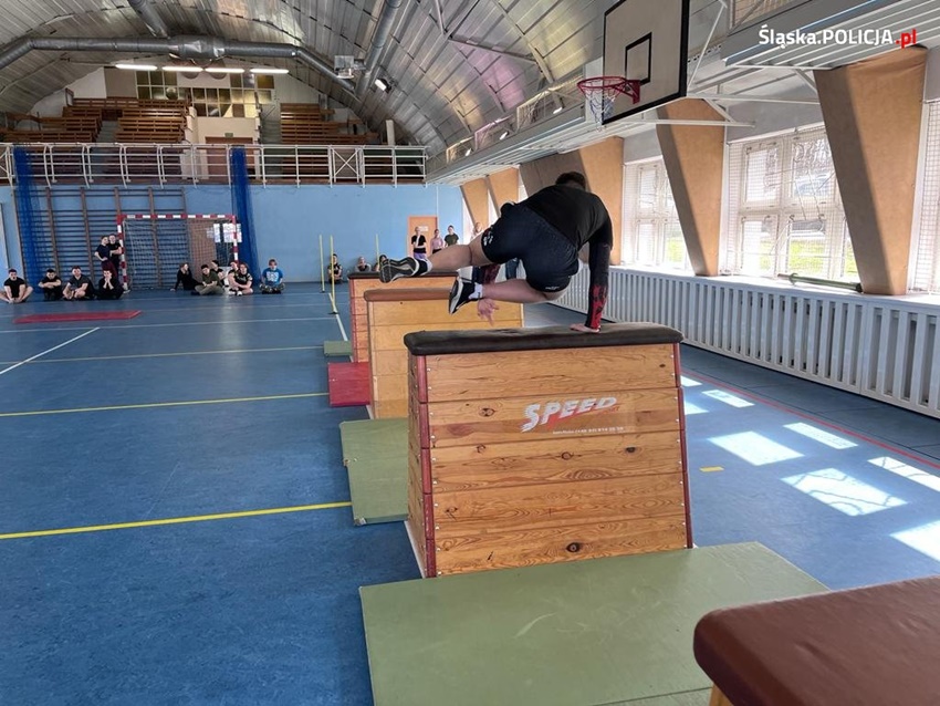 Uczniowie z Tychów na próbnym torze przeszkód. Jak sobie poradzili?