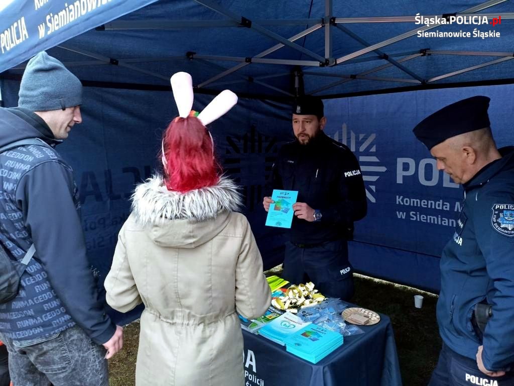 Profilaktyka podczas II Biegu Hazoka. Dzielnicowi przypominali o bezpieczeństwie