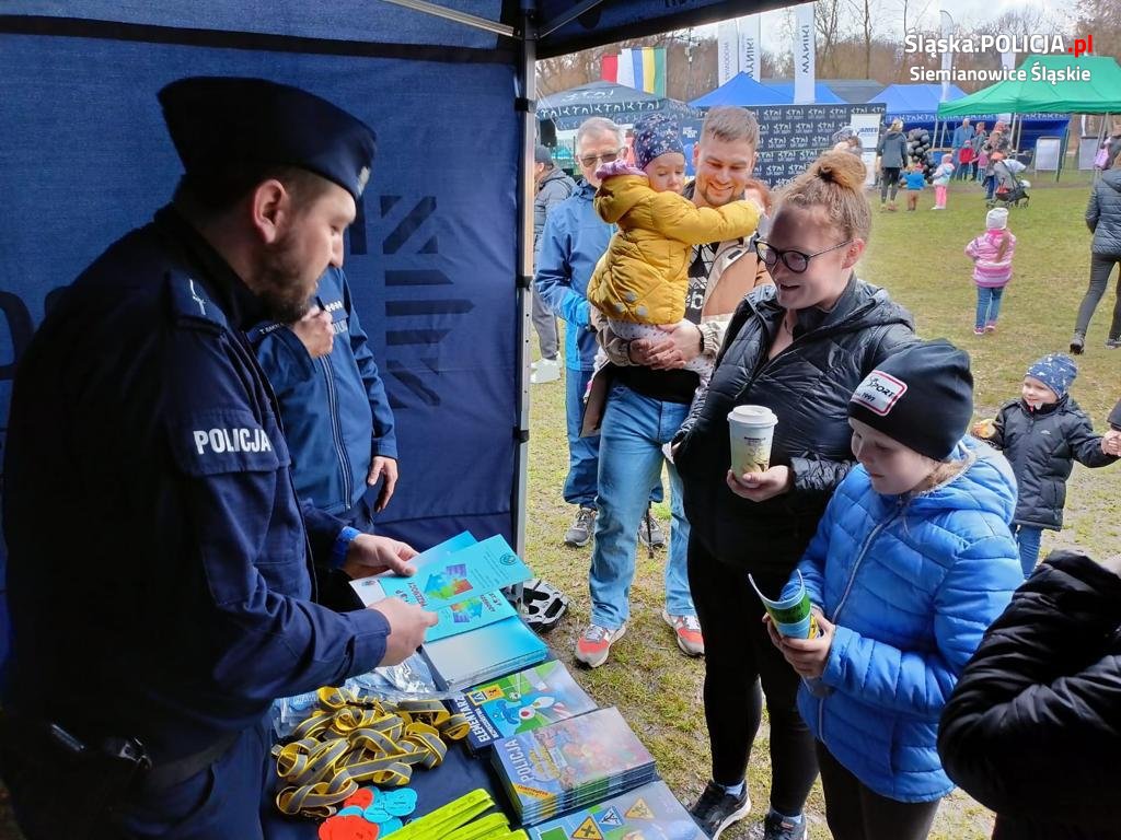 Profilaktyka podczas II Biegu Hazoka. Dzielnicowi przypominali o bezpieczeństwie