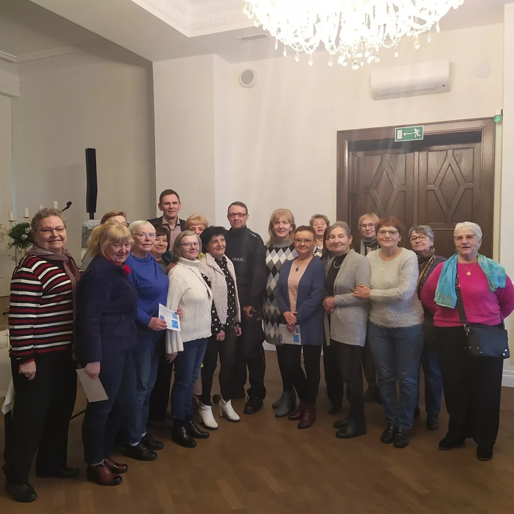 Siemianowicki dzielnicowy o bezpieczeństwie w Uniwersytecie Trzeciego Wieku