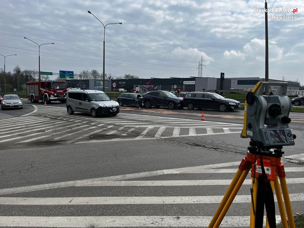 Nietrzeźwy kierujący i kolizja trzech pojazdów w Piekarach Śląskich!