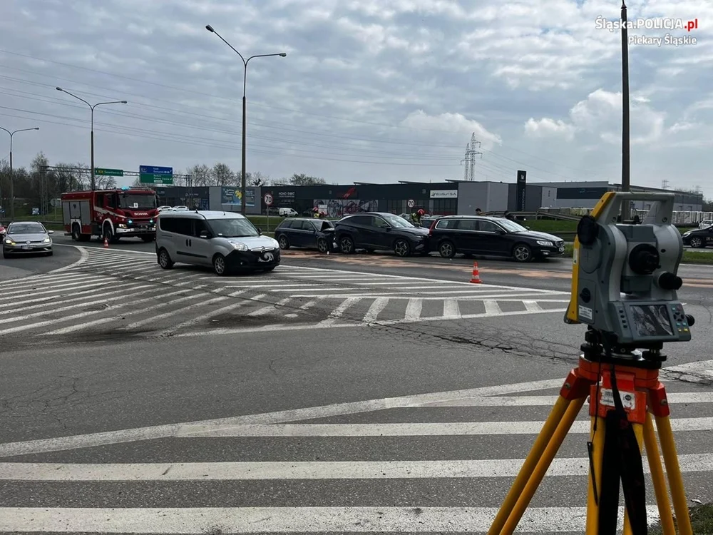 Nietrzeźwy kierujący i kolizja trzech pojazdów w Piekarach Śląskich!