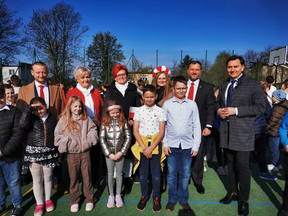 Piekarzanie uformowali "Żywe Flagi"!