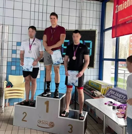 Mysłowicki policjant kolejny raz wywalczył złote medale na zawodach pływackich