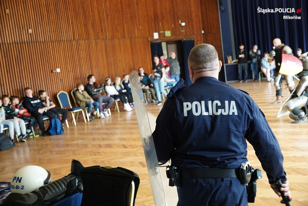 Orzesze: Dzielnicowi o swojej codziennej służbie podczas charytatywnego event'u