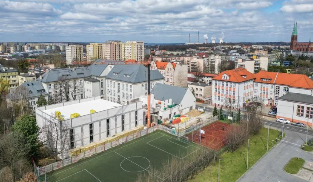 Rybnik: Sala "Powstańców" pnie się w górę