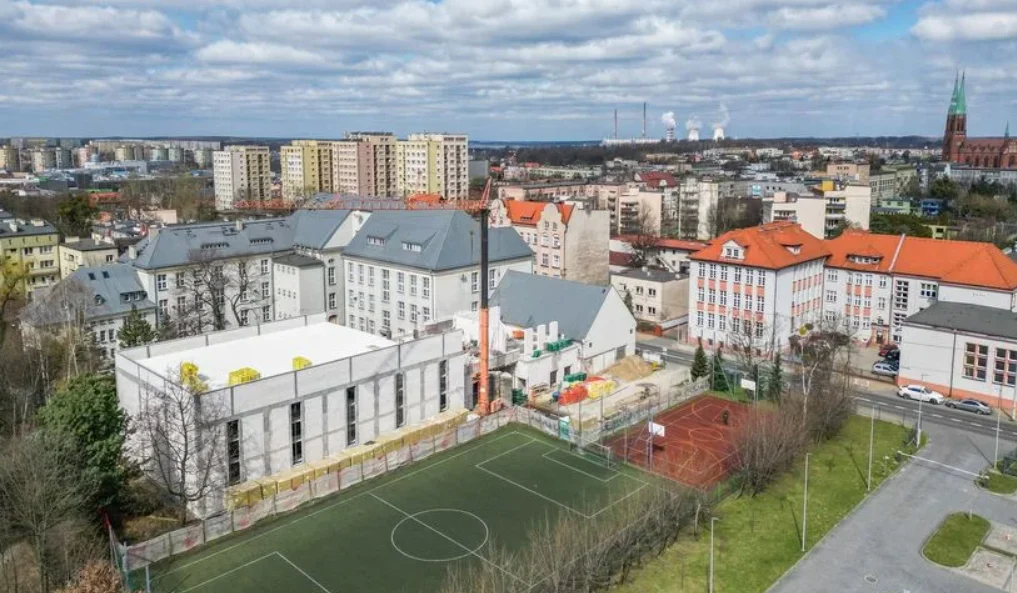 Rybnik: Sala "Powstańców" pnie się w górę