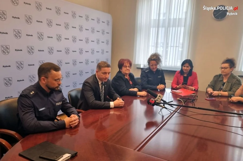 "Seniorze! Nie oddawaj swoich pieniędzy". Inauguracja kampanii w Rybniku