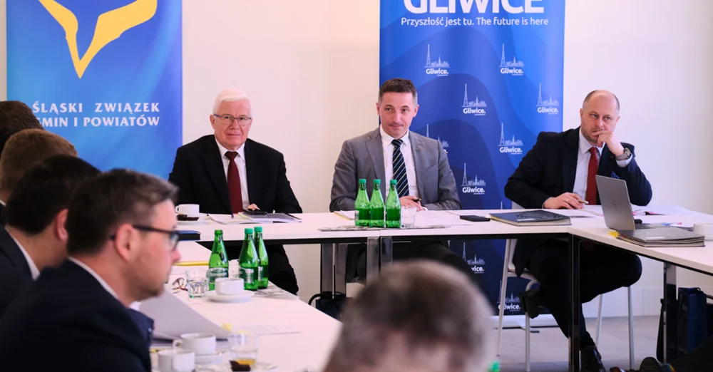 Śląscy samorządowcy na gliwickim lotnisku