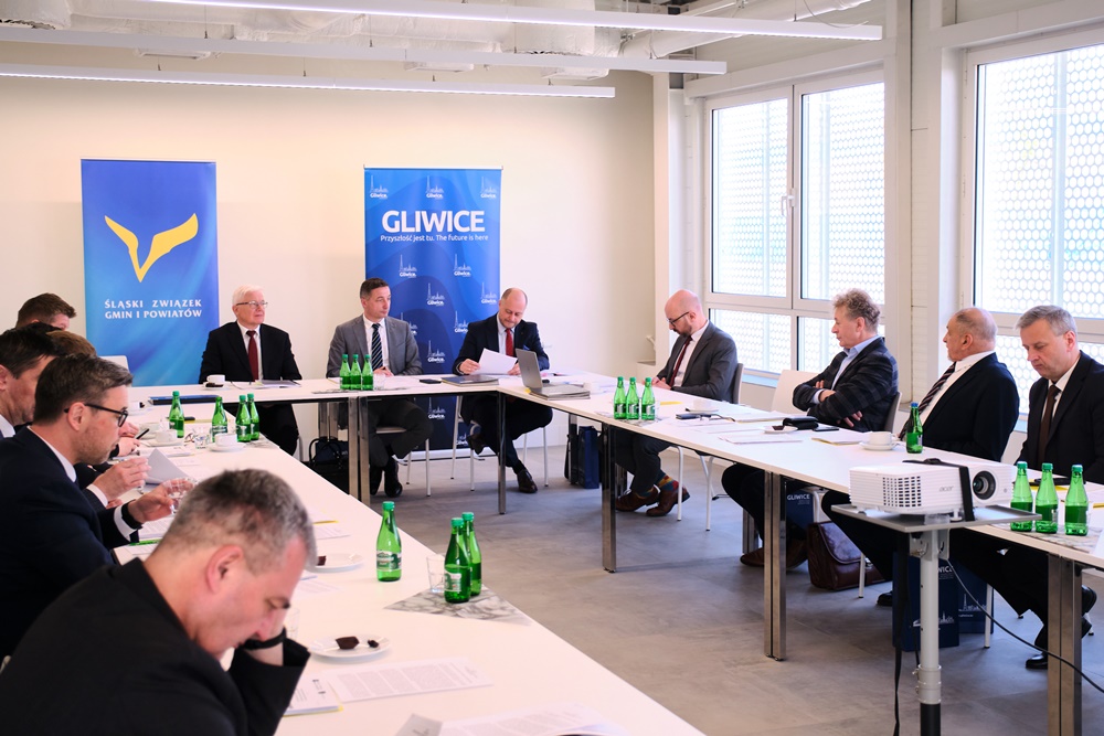 Śląscy samorządowcy na gliwickim lotnisku