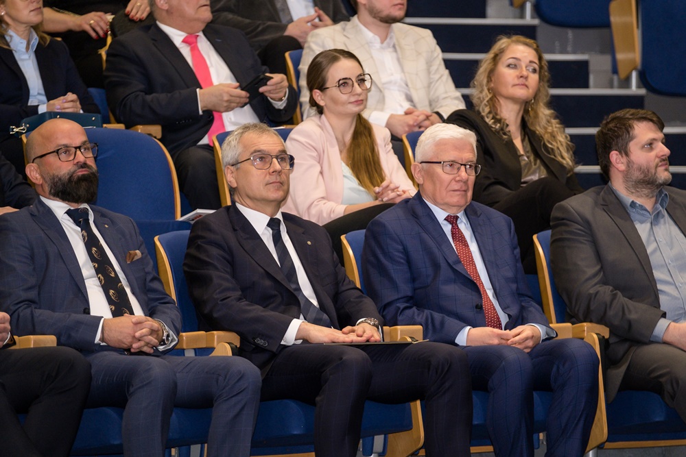 Edukacja dualna na potrzeby przemysłu 4.0. Konferencja rozpoczęta!