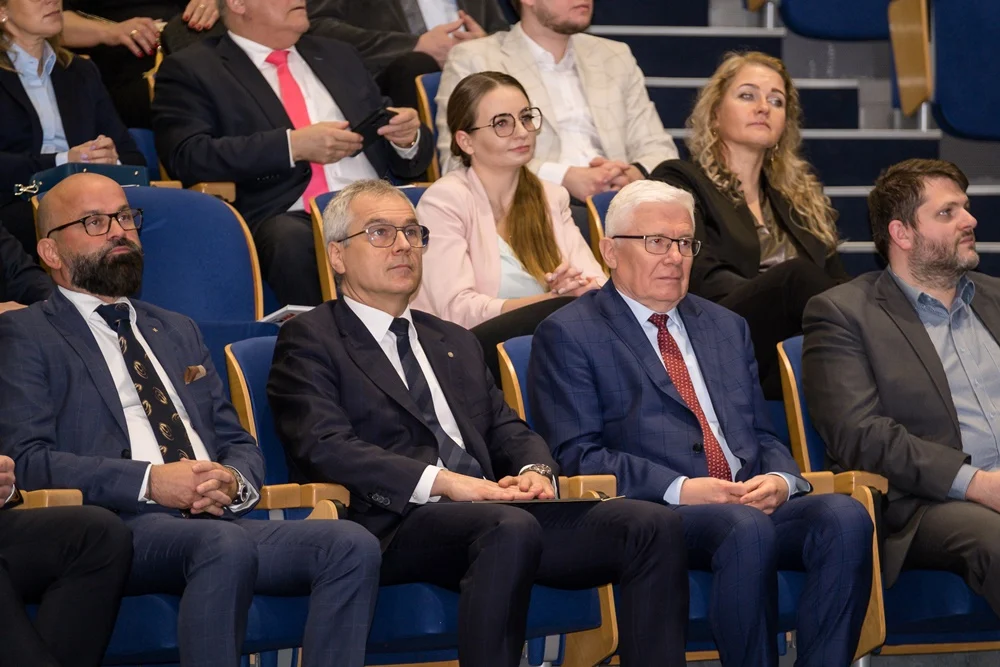 Edukacja dualna na potrzeby przemysłu 4.0. Konferencja rozpoczęta!