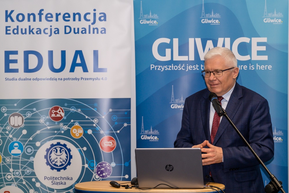 Edukacja dualna na potrzeby przemysłu 4.0. Konferencja rozpoczęta!