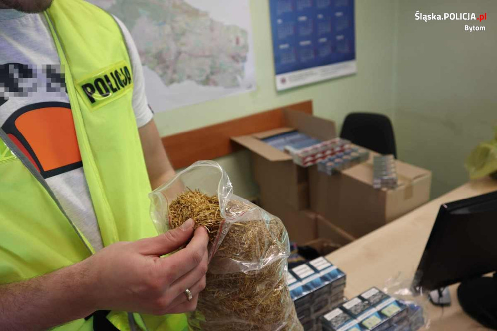 Bytom: Policjanci zabezpieczyli nielegalny tytoń i papierosy. Handlował nimi 60-latek