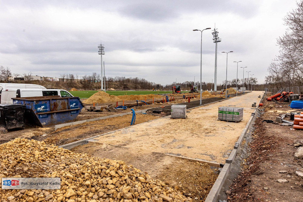 Trwa budowa obiektu piłkarskiego Polonii Bytom. Zakończono prace przy elewacji budynku