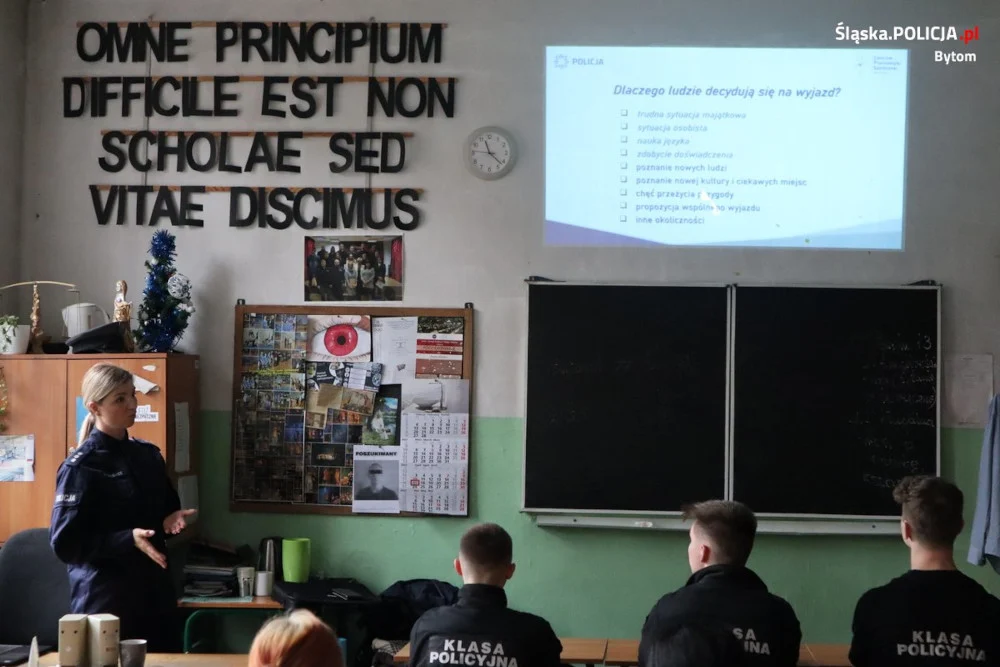 Bytom: Policjanci z młodzieżą o handlu ludźmi