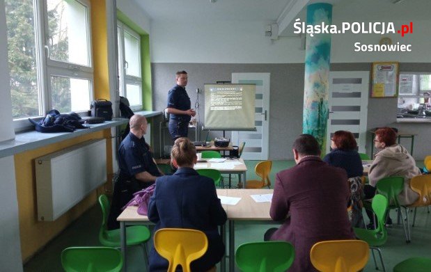 Dzielnicowi z sosnowieckiej piątki debatowali z mieszkańcami o bezpieczeństwie