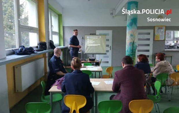 Dzielnicowi z sosnowieckiej piątki debatowali z mieszkańcami o bezpieczeństwie
