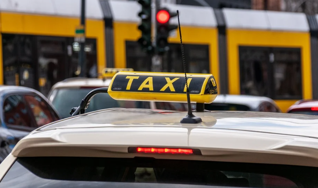 Trzy osoby zatrzymane za napad na taksówkarza w Sosnowcu. Grozi im nawet do 12 lat!