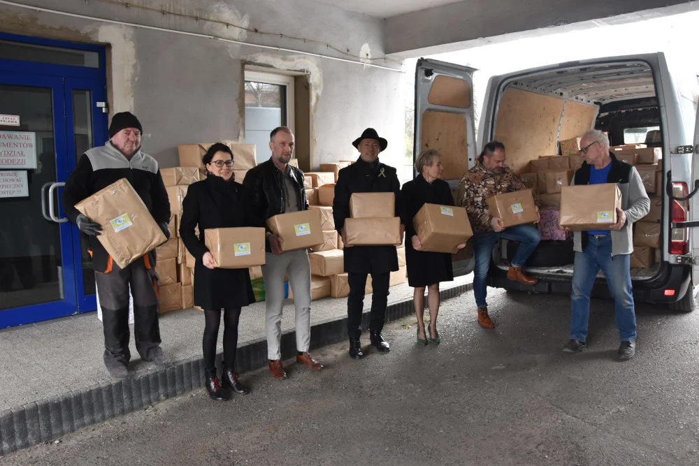 Mikołów: Paczki wielkanocne dla mieszkańców Sum