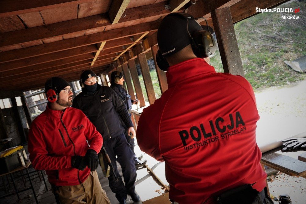 Mikołów: Policjanci doskonalili umiejętności strzeleckie