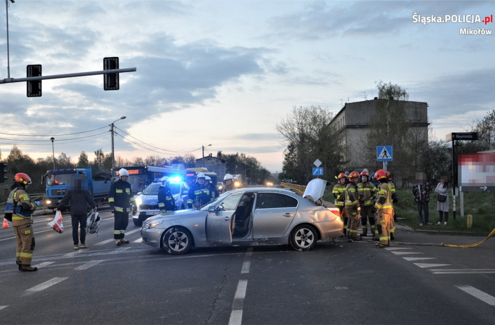 Mikołów: Poważny "dzwon" na DK 81. Kierowca osobówki tłumaczył się zmęczeniem