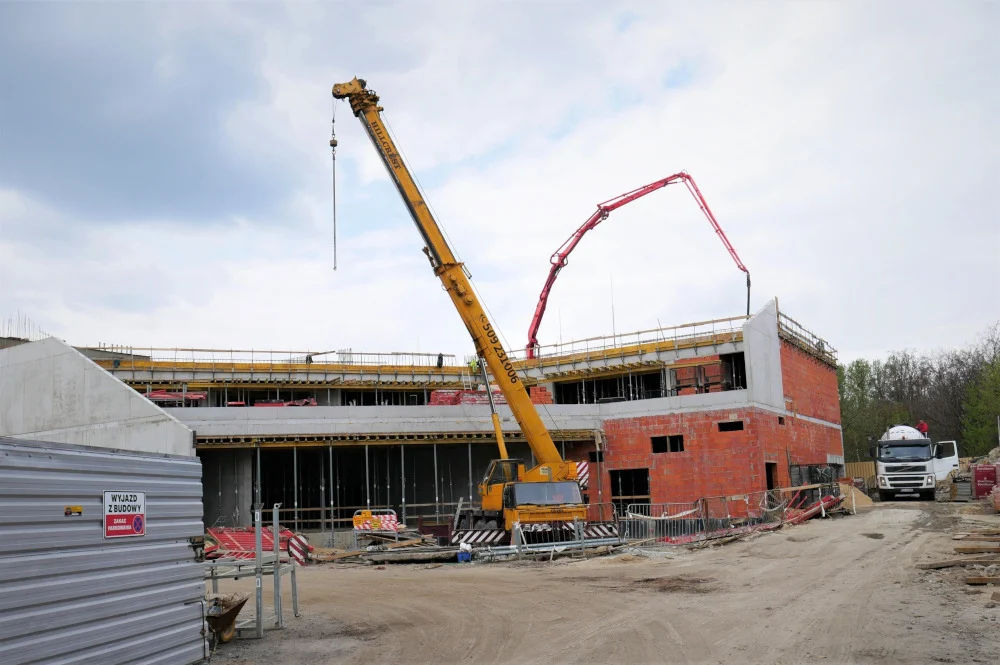 Mikołów: Praca na budowie nowej siedziby Ogniska Pracy Pozaszkolnej wre