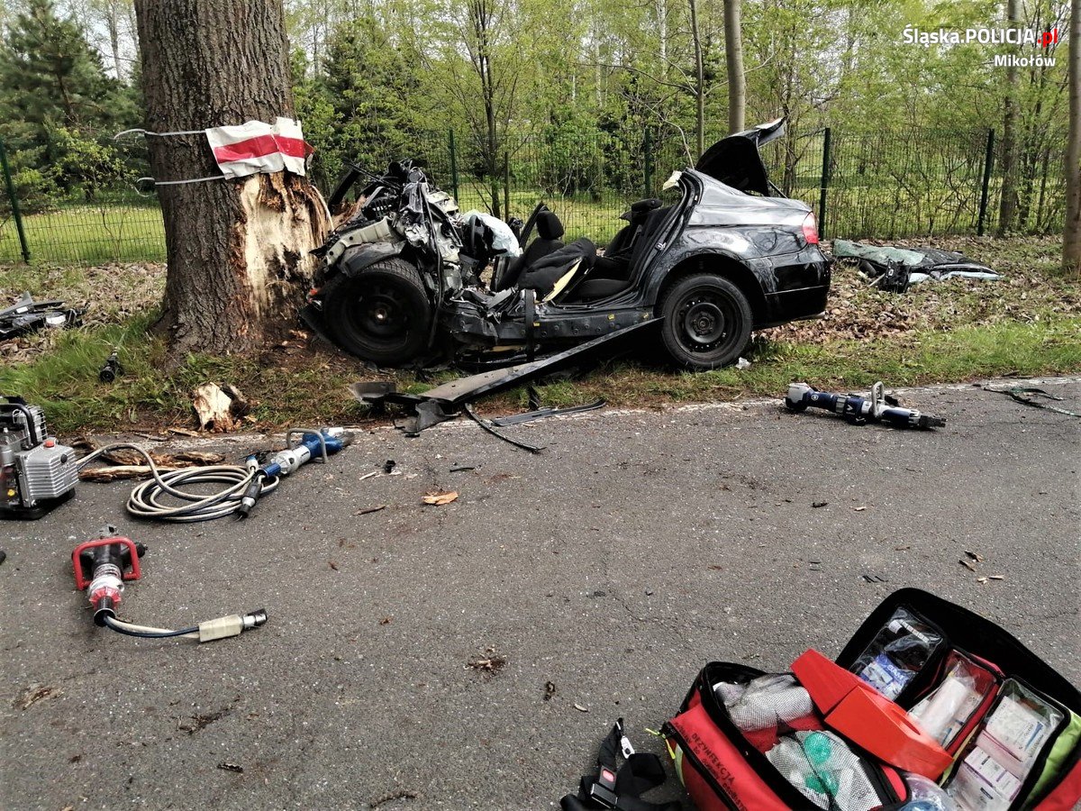 Mikołów: W wypadku, do którego doszło na ul. Sosnowej zginął 33-letni kierowca