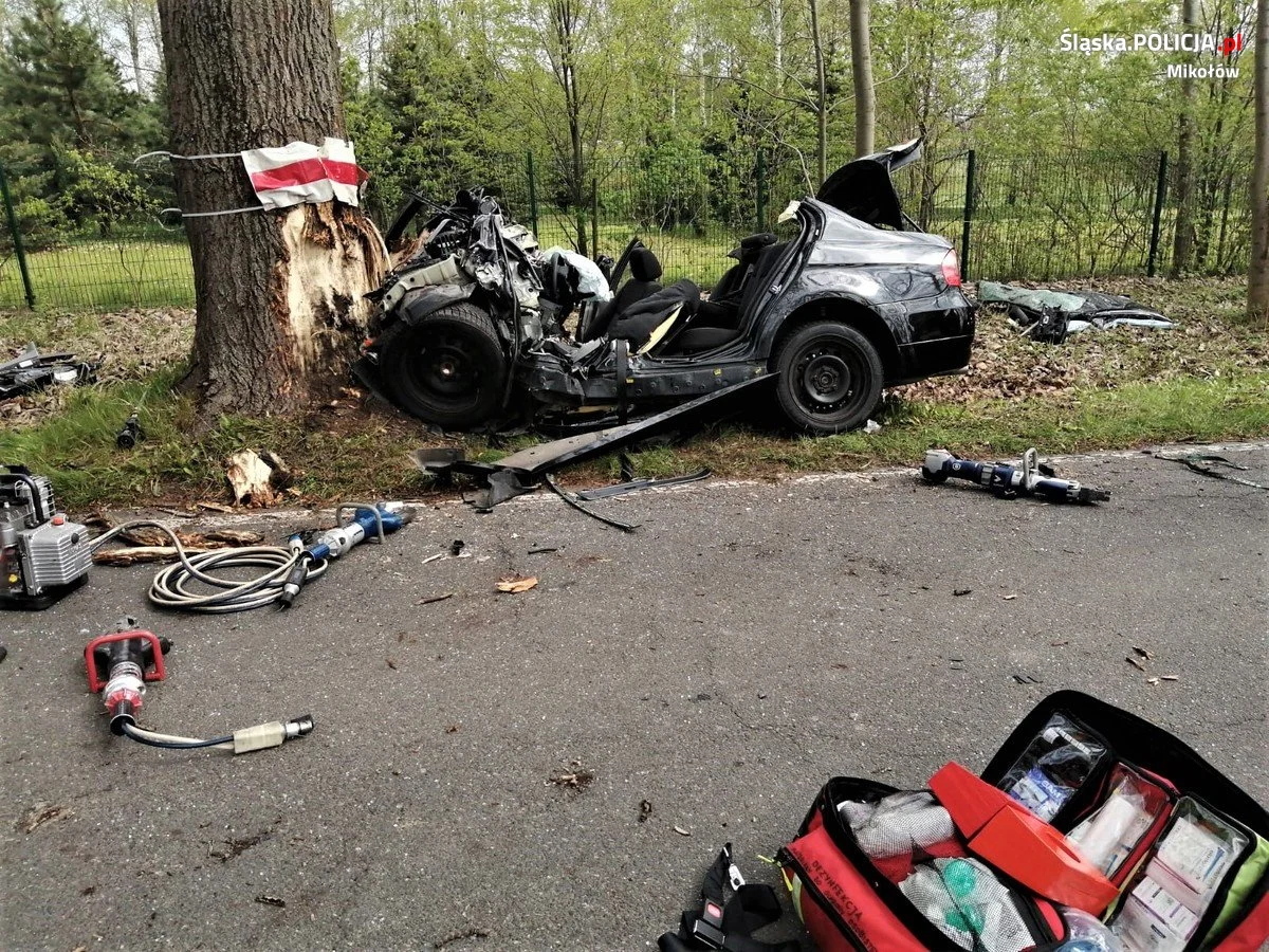 Mikołów: W wypadku, do którego doszło na ul. Sosnowej zginął 33-letni kierowca