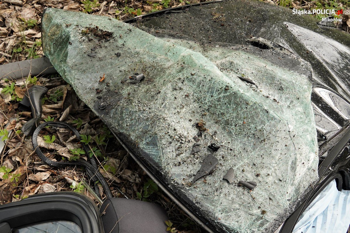 Mikołów: W wypadku, do którego doszło na ul. Sosnowej zginął 33-letni kierowca