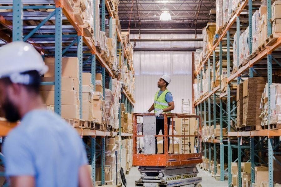 Podesty nożycowe Katowice - gdzie znaleźć sprzęt na wynajem?