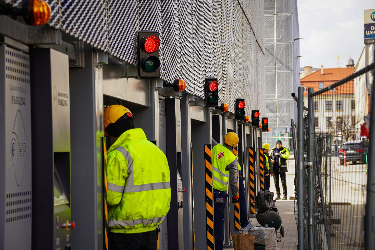 Budowa parkingu automatycznego na ul. Tylnej Mariackiej w Katowicach dobiegła końca
