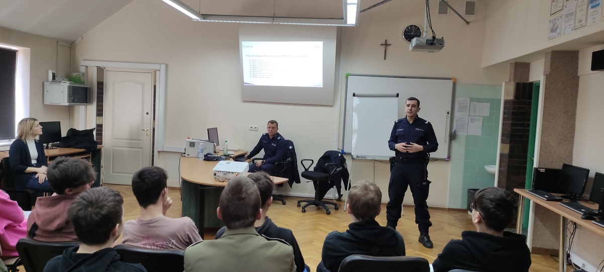 O bezpieczeństwie młodzieży z katowickimi dzielnicowymi