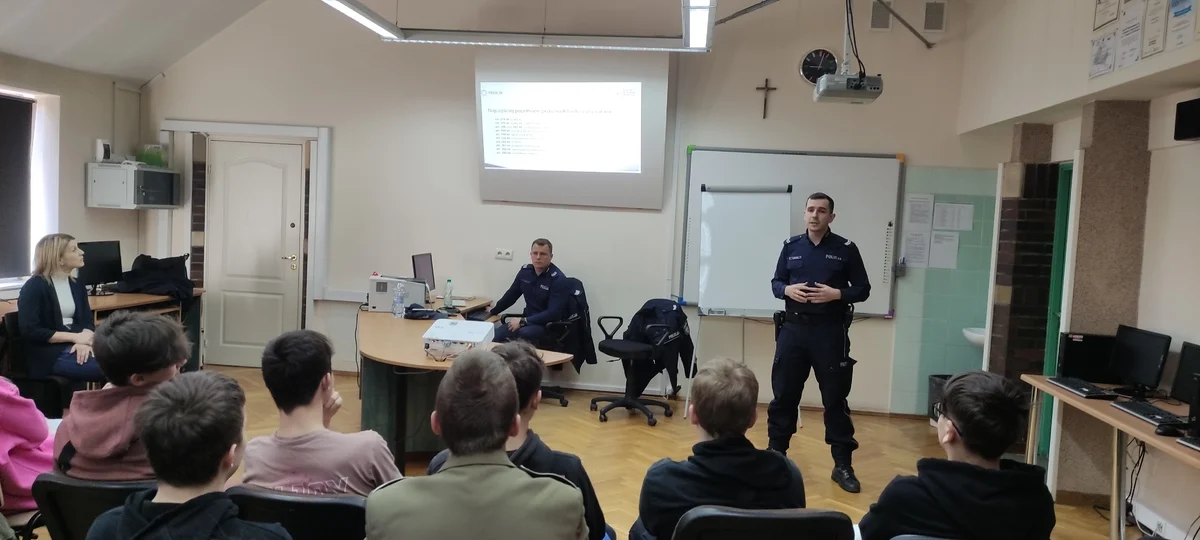 O bezpieczeństwie młodzieży z katowickimi dzielnicowymi