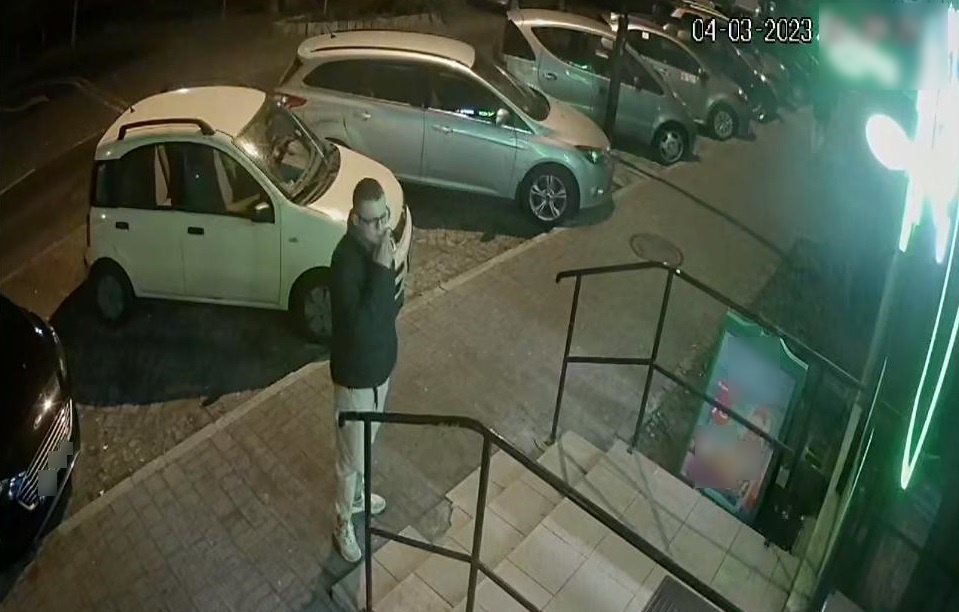 Przywłaszczył telefon o wartości 1800 złotych. Rozpoznajesz mężczyznę?