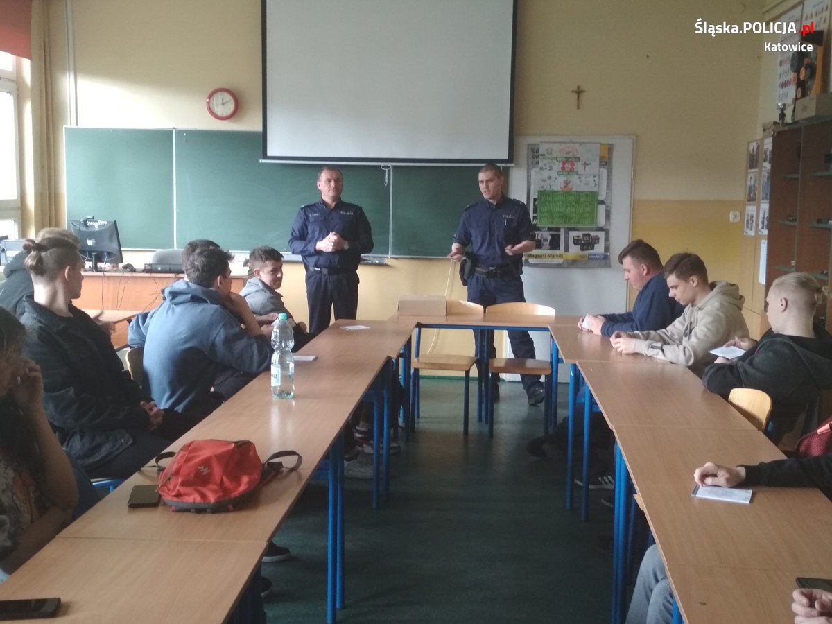 Katowiccy dzielnicowi promują pracę w Policji
