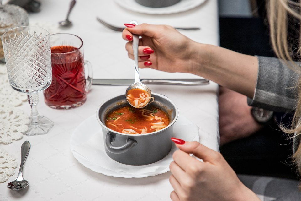 "Ugotowani w parach" na śląsku. Czy na stołach zagoszczą tradycyjne śląskie potrawy? / fot. TVN 1